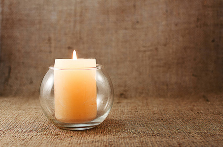 有香味的蜡烛在背景为好心情照片