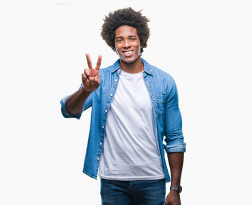 非裔美国人在孤立的背景显示和指向手指第二, 而微笑着自信和快乐