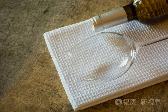 酒杯空打碎酒瓶有机