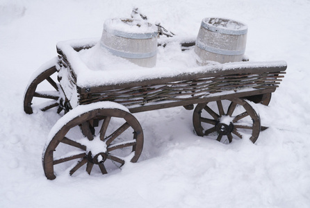 在雪中桶的曳引马