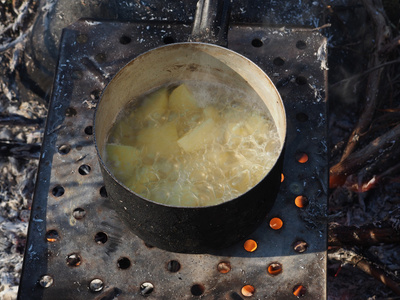 砂锅用火上土豆