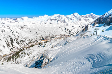 奥地利萨尔茨堡地区 Obertauern 度假村在冬天的滑雪坡