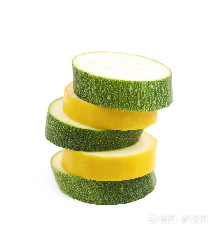 绿色和黄色西葫芦切片