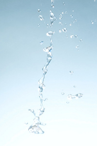 水和液滴在空气中飞行的身体