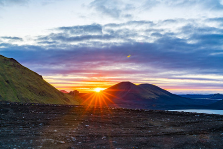 冰岛高地 Fjallbak 自然保护区山上日落美景