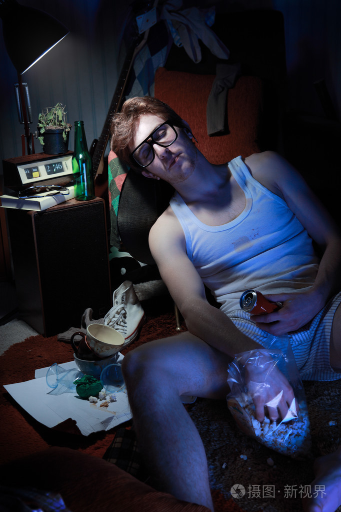 宿醉照片-正版商用图片06dgfb-摄图新视界