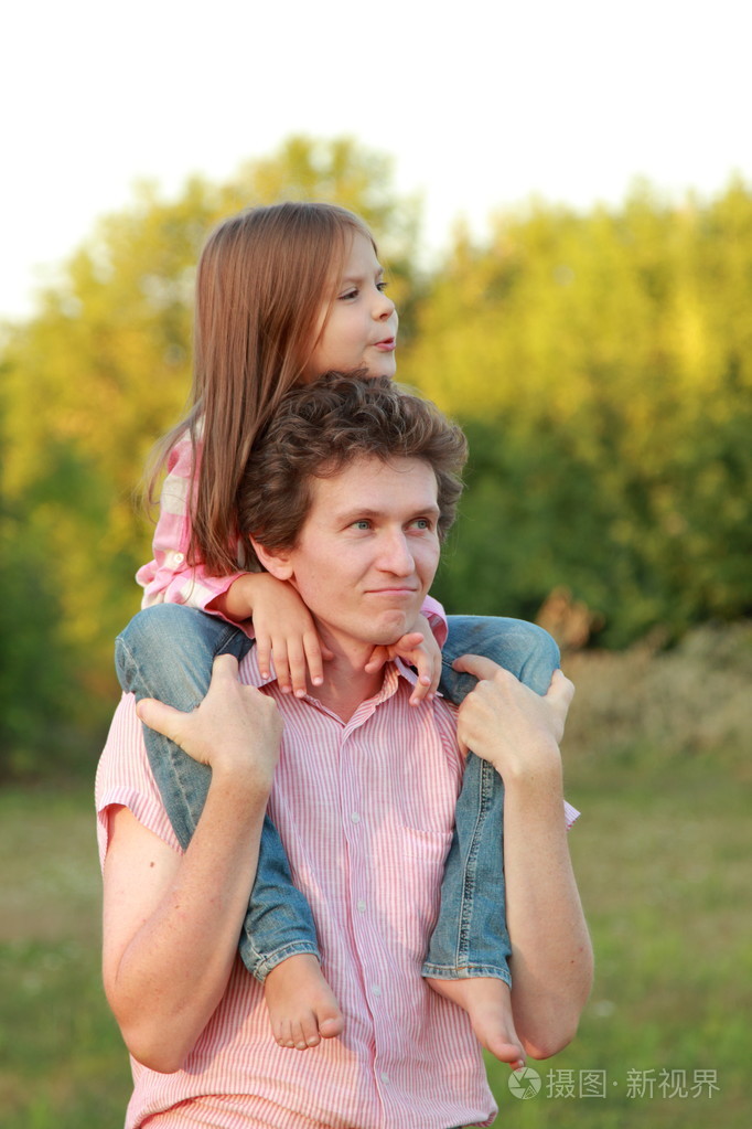 父亲和他的女儿