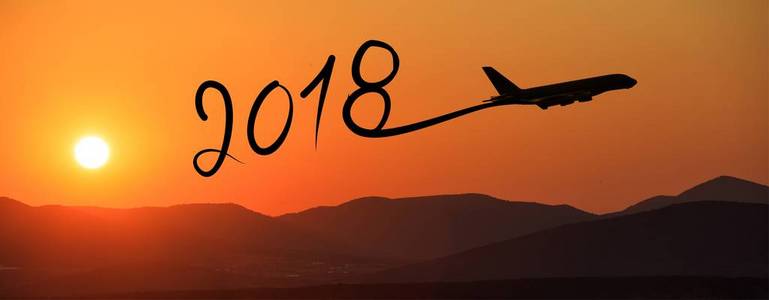 新的一年2018乘飞机在空气在日出