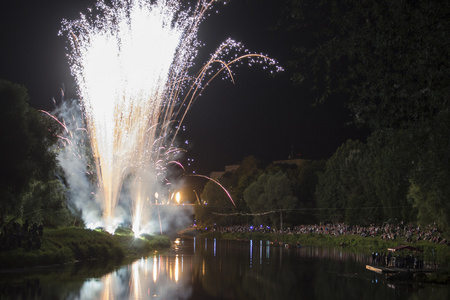 在 valmiera 中庆祝致敬