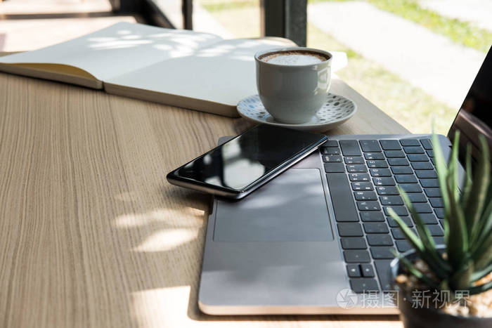 笔记本电脑, 咖啡杯 a