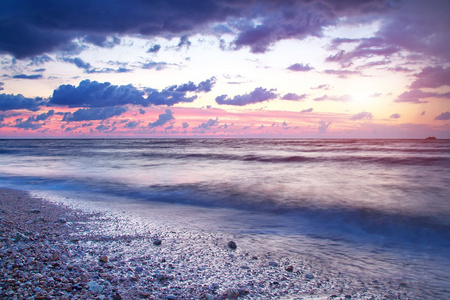 美丽的夕阳海景。组成的性质