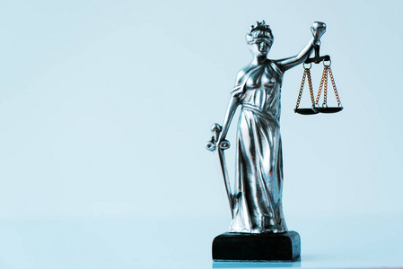 法律办公室的女法官雕像.