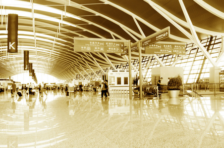 上海浦东新区机场的乘客图片