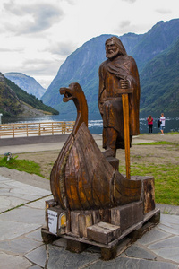 美丽维京达卡的看法在 Sognefjord 之间火焰并且 Gudvangen 在挪威