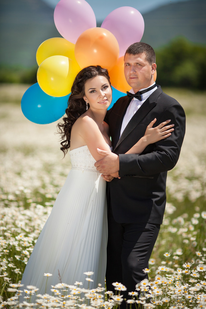 新娘和新郎在婚礼当天