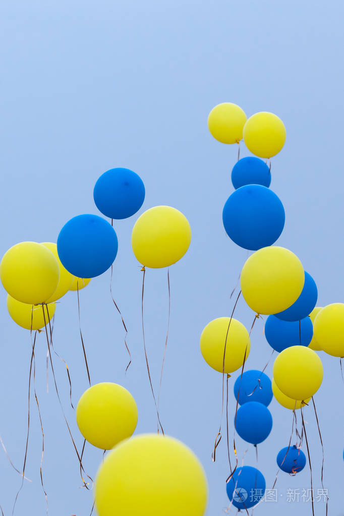 气球在天空中