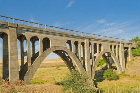 华盛顿帕劳斯地区旧混凝土栈桥式桥梁