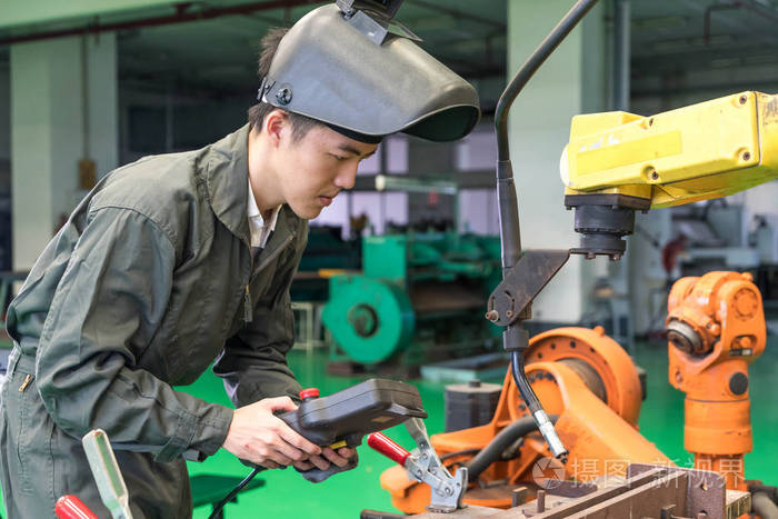 机器人的机器工作的电气工程师