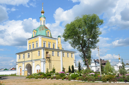 门教会在 nicolsky 修道院中的俄罗斯佩 zalessky，金色圆环