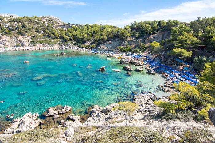 安东尼 · 奎因海湾在希腊罗德岛