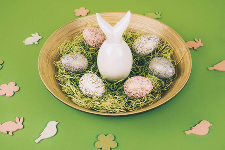 复活节的成分与彩绘鸡蛋和复活节兔子