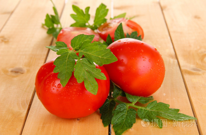 新鲜的西红柿上木表特写