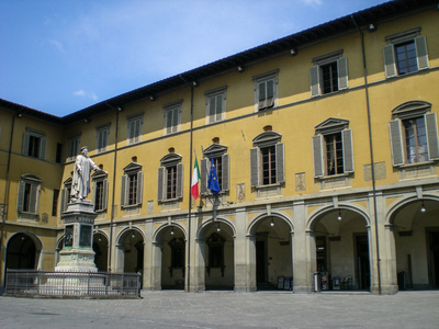 普拉托 意大利的托斯卡纳，，历史广场与塑像的弗朗切斯科迪 marco datini