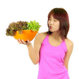 孤立年轻亚裔女子与 ca 碗的各种蔬菜
