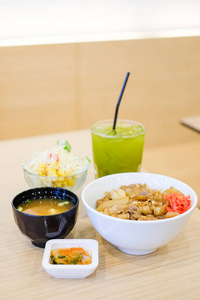 老豆腐烧咸肉图片
