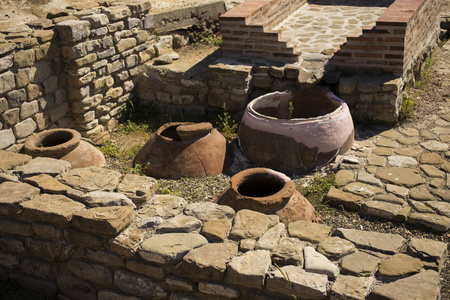 古代葡萄加工传统。古希腊文明的发掘。Byala 古要塞第五世纪酒厂