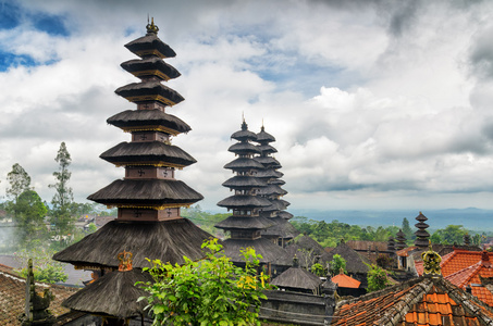 传统的巴厘岛式建筑。pura besakih 寺