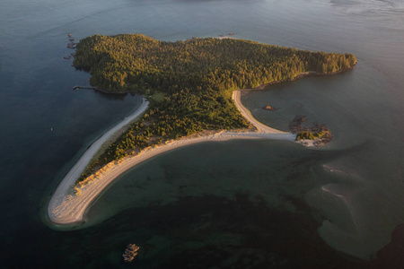 托菲诺附近 Clayoquot 的日落景观