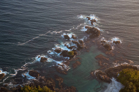 西太平洋沿岸的岩石海岸