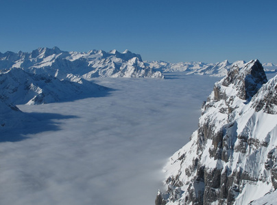 查看从铁力士，著名的山在瑞士的阿尔卑斯山