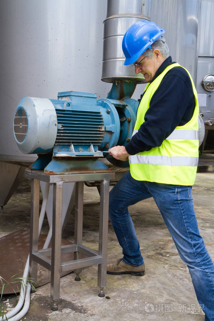 工业现场的维修工作