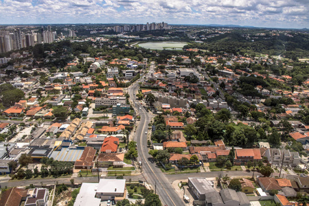 巴拉那州州里蒂巴城天际线照片