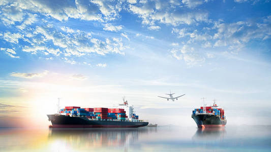 物流和国际集装箱船舶和货物货机在落日的天空，在海洋运输货物运输 航运