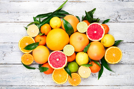 新鲜柑橘类水果背景。橙, 葡萄柚, 柠檬, 石灰, 橘子