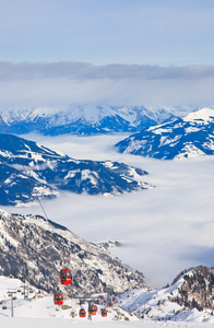 卡普伦，kitzsteinhorn 冰川的滑雪胜地。奥地利