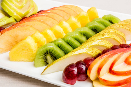 每天吃丰富多彩的水果, 以更好的健康。彩片水果