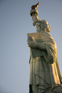 自由女神像的复制品图片