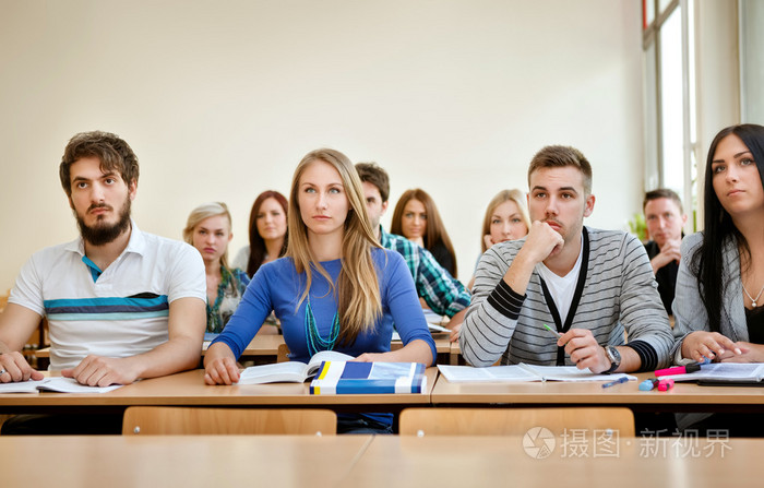 学生在课堂照片-正版商用图片06iqb7-摄图新视界