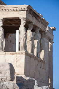 在门廊上的雅典卫城 caryatids