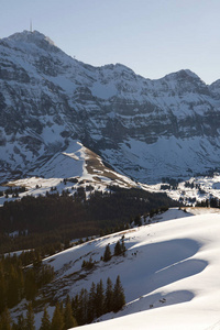 Alpstein 地块与 Mt Saentis 和山地牧场覆盖的雪, 阿彭策尔阿尔卑斯, 瑞士阿尔卑斯山, 瑞士, 欧洲