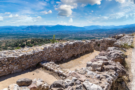 在炎热的夏天的迈锡尼文明，希腊古代城市的废墟