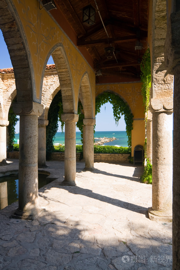 在院子里巴尔奇克宫殿,保加利亚的罗马浴