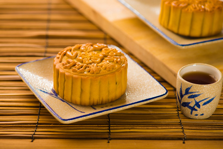 中国的月饼年年秋天的节日食品。中国一词