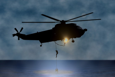人在海上的直升机抢救图片