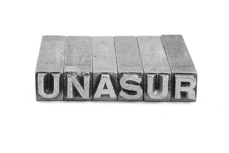 unasur 标志，古董金属字母类型