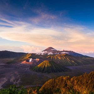 装载溴溴腾格里 semeru 国家公园的火山